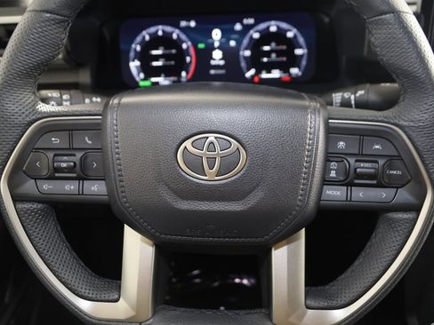 Used 2025 Toyota Tacoma TRD Off-Road image 36