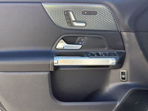 Used 2026 Mercedes-Benz GLB 250 4MATIC image 12