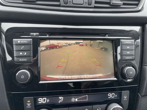 Used 2018 Nissan Rogue SV image 29