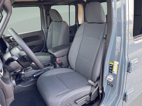 New 2025 Jeep Gladiator Sport image 15