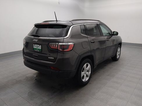 Used 2018 Jeep Compass Latitude FWD image 9