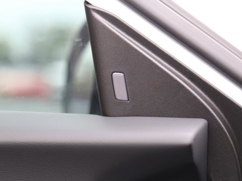 Used 2025 Nissan Sentra SR w/ SR Premium Package image 17