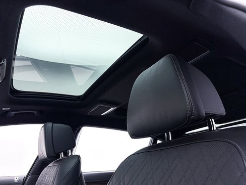 Used 2022 BMW 750i xDrive w/ Luxury Rear Seating Package image 6