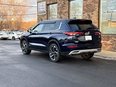 Used 2024 Mitsubishi Outlander SE image 3