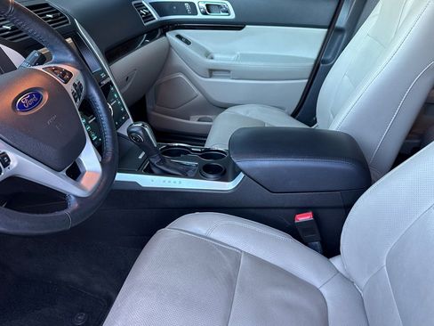 Used 2015 Ford Explorer Limited w/ Equipment Group 302A FWD image 10