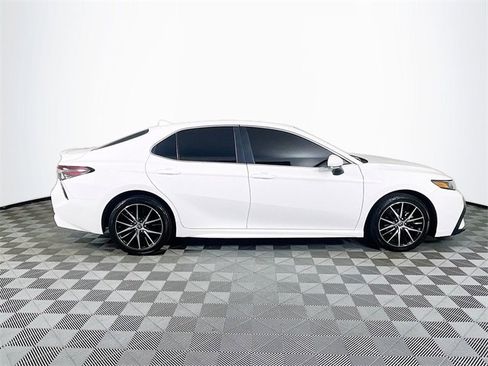 Used 2023 Toyota Camry SE image 9