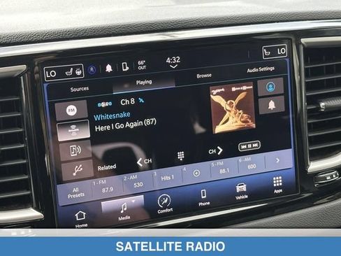 Used 2023 Chrysler Pacifica Touring-L FWD image 31