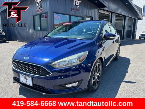 Used 2017 Ford Focus SEL FWD image 1