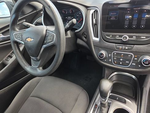 Used 2021 Chevrolet Malibu LT FWD image 30
