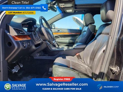 Used 2013 Lincoln MKT AWD image 9