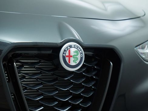 New 2025 Alfa Romeo Stelvio Sprint AWD/4WD image 11