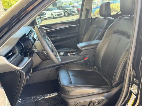 Used 2023 Jeep Grand Cherokee Limited RWD image 15