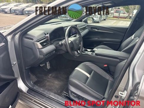 Used 2025 Toyota Camry SE image 7