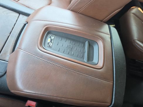 Used 2016 Cadillac Escalade ESV Luxury AWD/4WD image 35