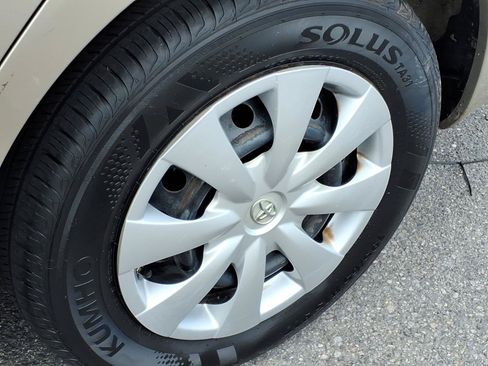 Used 2010 Toyota Corolla LE FWD image 9
