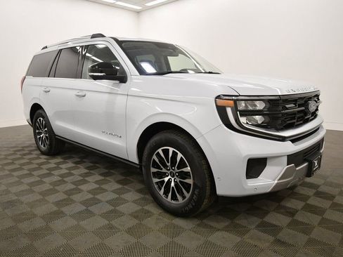 Used 2025 Ford Expedition Platinum image 11