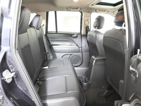 Used 2014 Jeep Compass Latitude w/ Sun/Sound Group AWD/4WD image 15