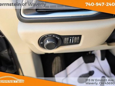 Used 2022 Chrysler Voyager LX FWD image 17
