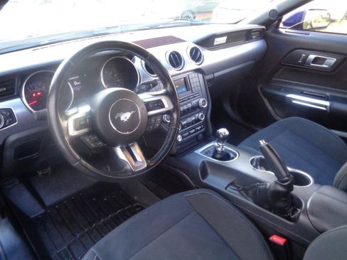 Used 2018 Ford Mustang GT RWD image 7