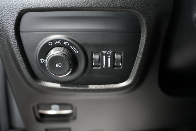 Used 2023 Jeep Grand Cherokee Overland w/ Adv Protech Group III AWD/4WD image 13