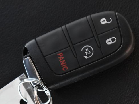 Used 2018 Jeep Compass Latitude w/ Cold Weather Group image 28