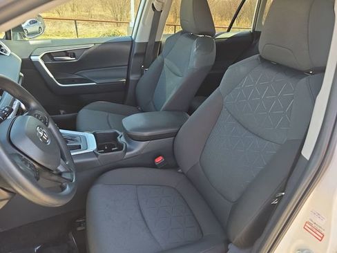 Used 2025 Toyota RAV4 XLE w/ Convenience Package image 15