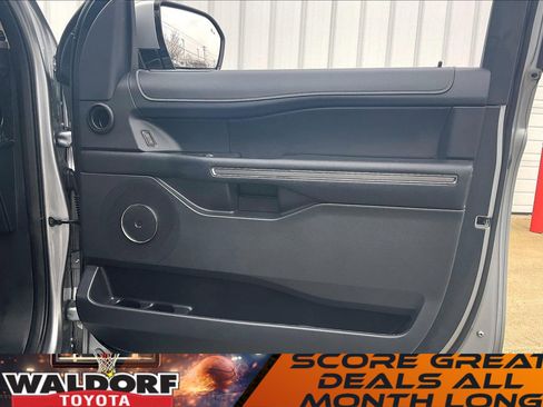 Used 2024 Ford Expedition XLT image 28
