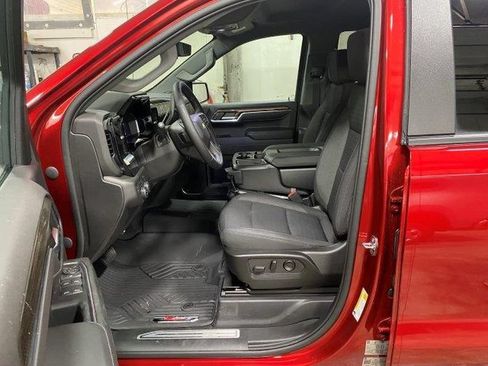Used 2022 Chevrolet Silverado 1500 LT AWD/4WD image 3