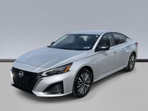 Used 2024 Nissan Altima 2.5 SV image 1