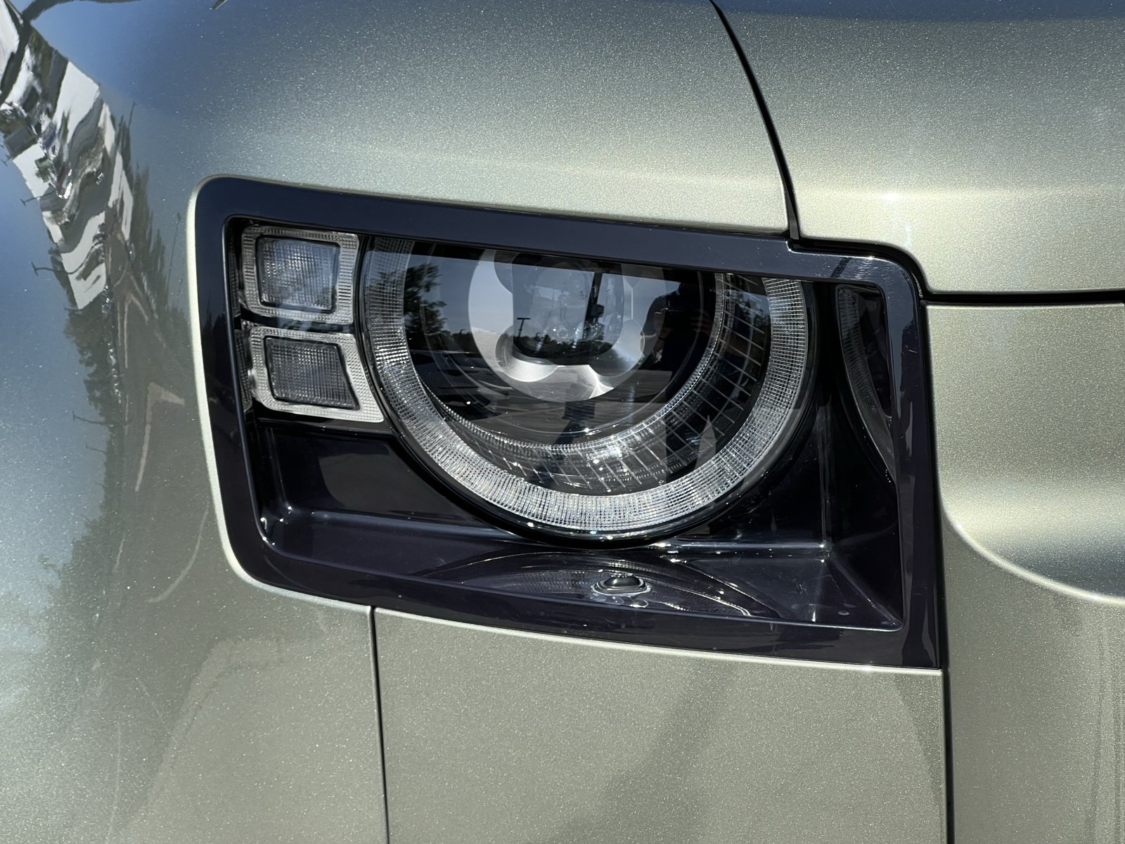 Used 2023 Land Rover Defender 90 X-Dynamic SE AWD/4WD image 10