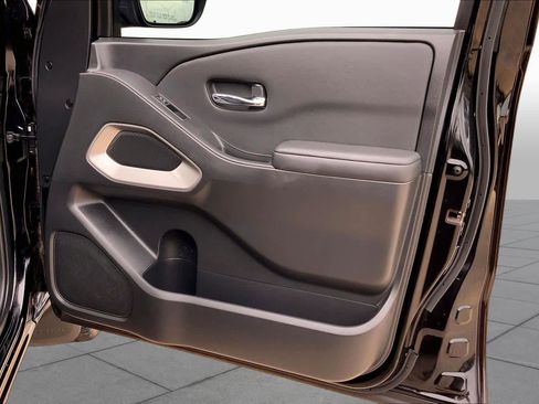 Used 2024 Nissan Frontier SV RWD image 23