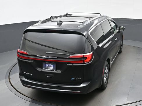 Used 2021 Chrysler Pacifica Limited w/ Uconnect Theater Family Group FWD image 39