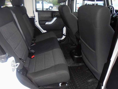 Used 2012 Jeep Wrangler Unlimited Sahara w/ Connectivity Group image 10