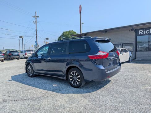 Used 2020 Toyota Sienna XLE Premium AWD/4WD image 9