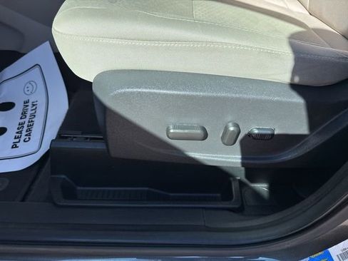 Used 2018 Ford Escape SE FWD image 12