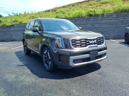 Certified 2023 Kia Telluride S w/ S Sunroof Package AWD/4WD image 5