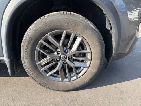 Used 2023 Nissan Rogue S image 9