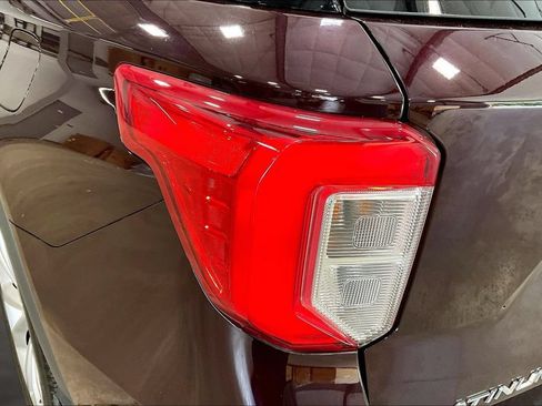 Used 2023 Ford Explorer Platinum w/ Technology Package AWD/4WD image 24