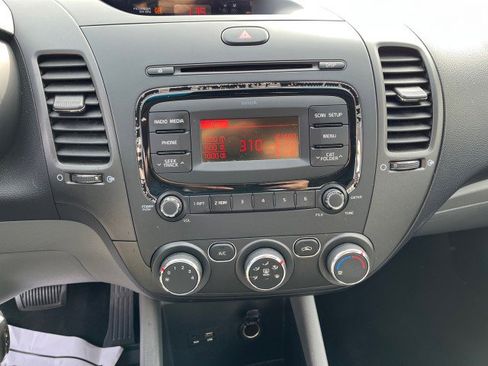 Used 2017 Kia Forte LX image 21