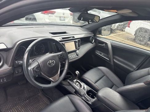 Used 2017 Toyota RAV4 SE image 12