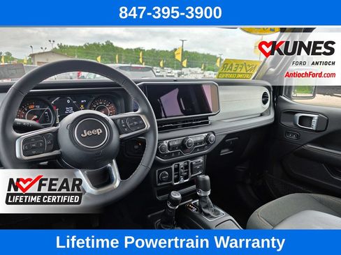 Used 2025 Jeep Wrangler Unlimited Sahara AWD/4WD image 14