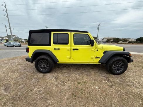 Used 2024 Jeep Wrangler Unlimited Sport AWD/4WD image 8