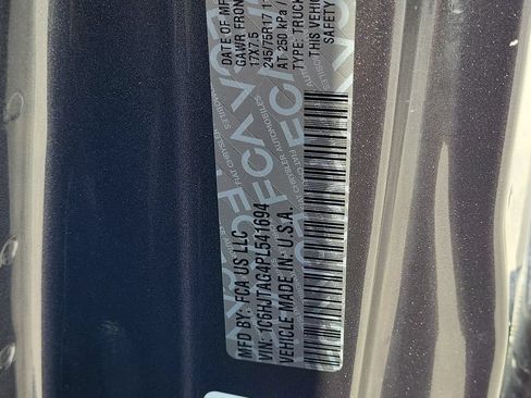 Used 2023 Jeep Gladiator Sport AWD/4WD image 24