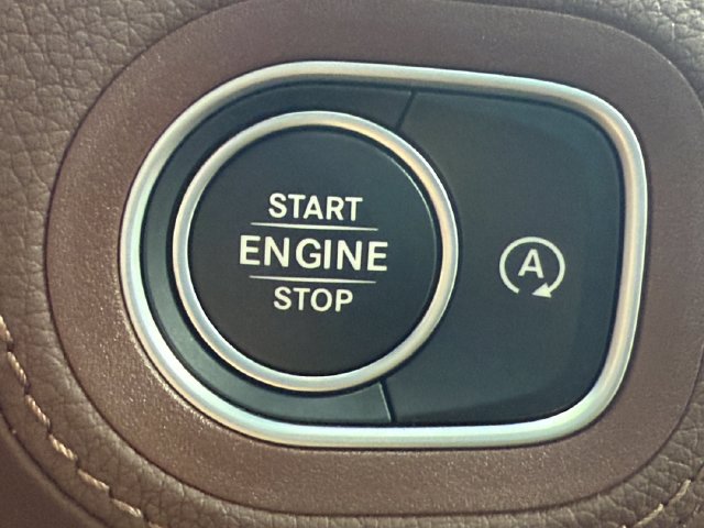 Used 2025 Mercedes-Benz GLS 450 4MATIC image 28