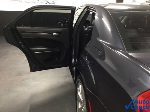 Used 2017 Chrysler 300 C AWD/4WD image 27