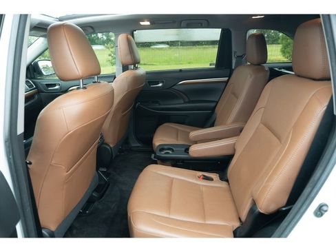 Used 2017 Toyota Highlander Limited Platinum AWD/4WD image 15