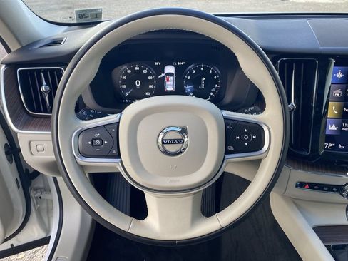 Used 2021 Volvo XC60 T5 Momentum w/ Premium Package AWD/4WD image 18