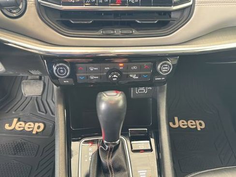 Used 2022 Jeep Compass Limited w/ Sun and Sound Group AWD/4WD image 13