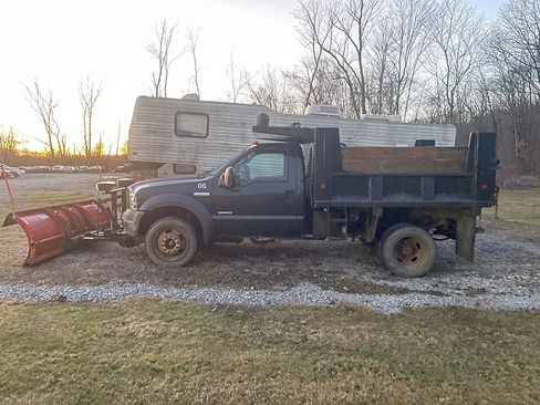 Used 2006 Ford F550 4x4 Regular Cab Super Duty image 2