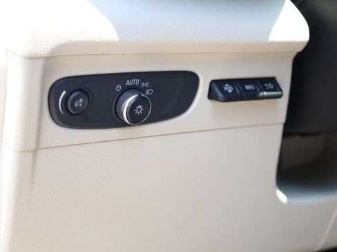 Used 2022 Buick Envision Avenir w/ Technology Package II FWD image 12